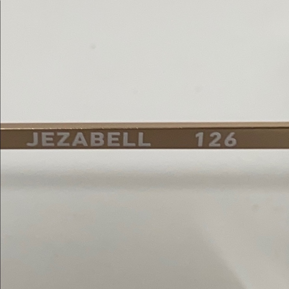 Quay Australia Jezabell GLD/SMK Oversized Sunnies - Picture 7 of 7